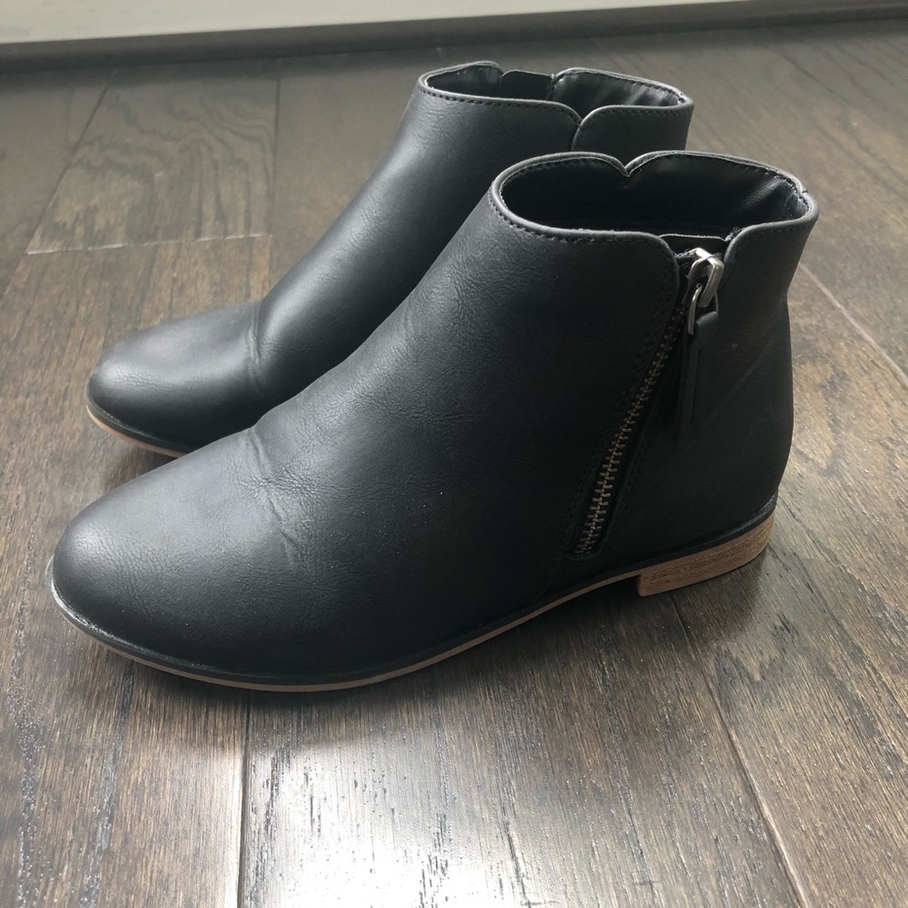 Like New! Girls Ankle Boots